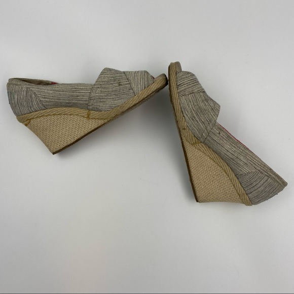 Toms Wedges Women's Size W 9.5 Gray White Striped Open Peep Toe Heels Sandals - Picture 8 of 9